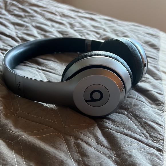 Beats solo 2 wireless headphones - Picture 4 of 4